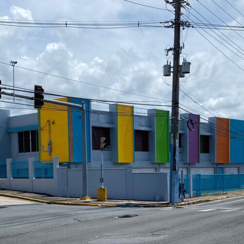 Edificio comercial disponible en alquiler en Carretera #2, entrada de Manatí, Puerto Rico